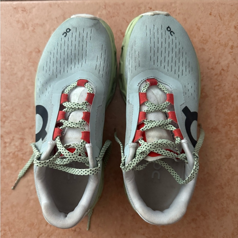 ON CLOUD - CLOUDMONSTERS light blue x light green
Size 6.5